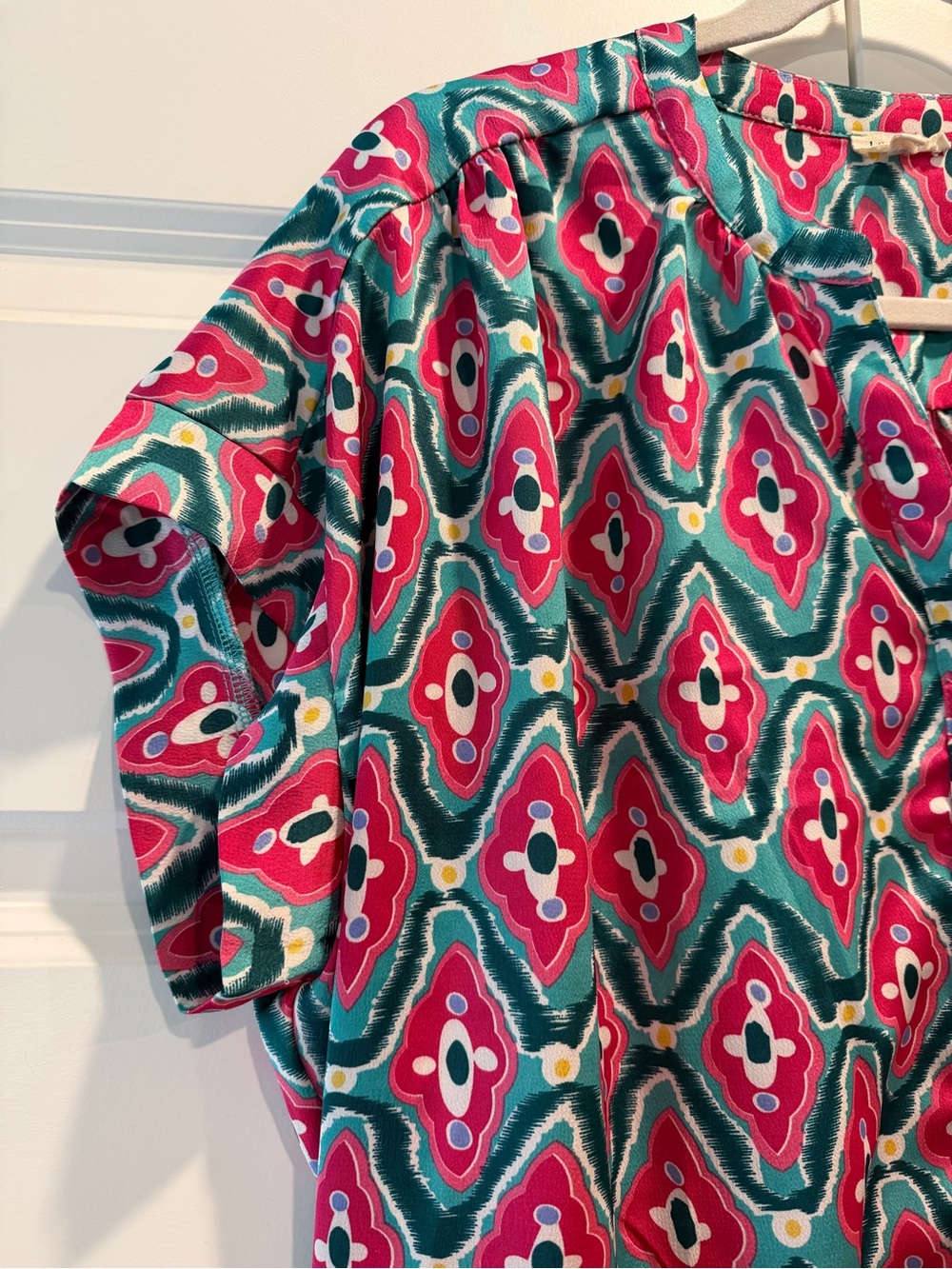 Jodifl Women's Short Sleeve Button Front Top - Pink & Teal Geometric Print